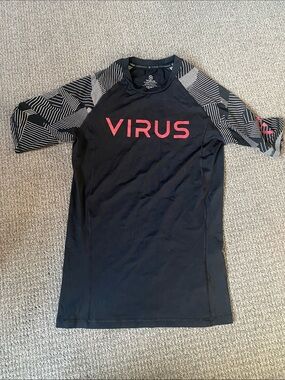 Virus Black and Red Patterned Rash Guard